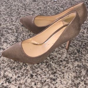 Jessica Simpson, Tan size 6 heels
